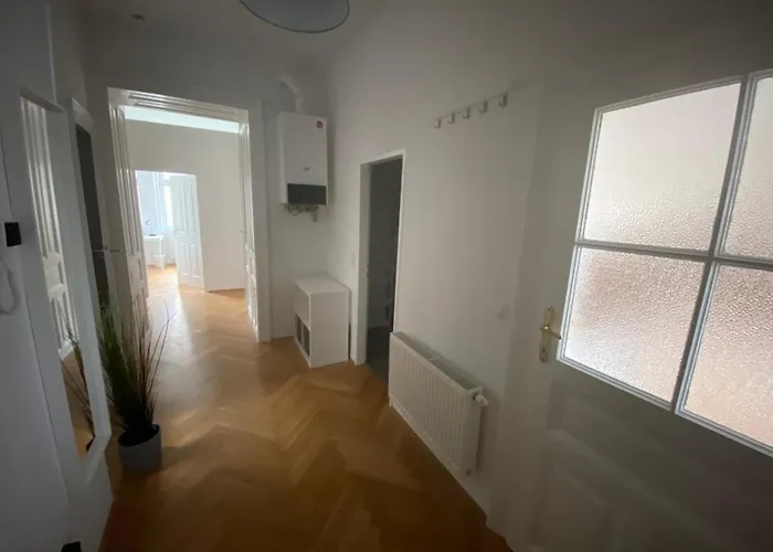 Modern, Bright, Spacious 3-room-apartment In A Area Of