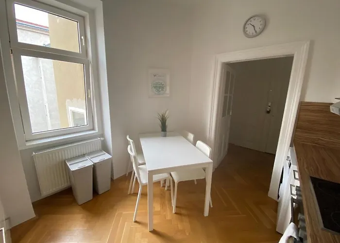 Apartment Modern, Bright, Spacious 3-room-apartment In A Area Of