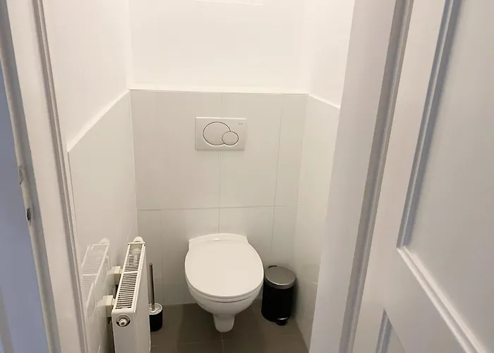 Modern, Bright, Spacious 3-room-apartment In A Area Of Apartment