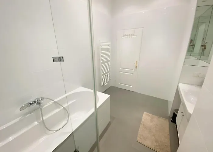 Modern, Bright, Spacious 3-room-apartment In A Area Of Apartment Vienna