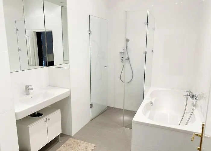 Apartment Modern, Bright, Spacious 3-room-apartment In A Area Of